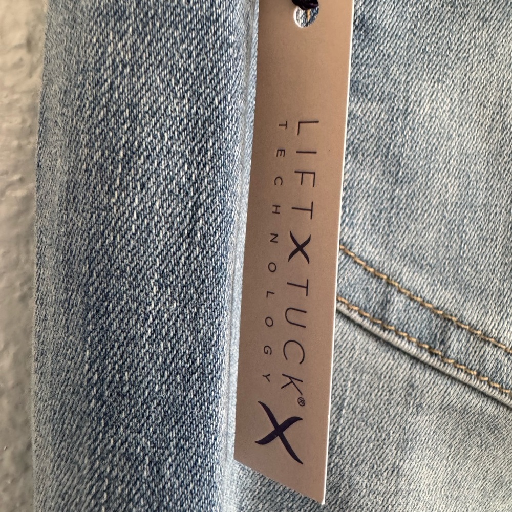 NWT NYDJ Marilyn Straight Leg Jeans Women's Size 8 Light Wash Denim Lift Tuck - Picture 10 of 13